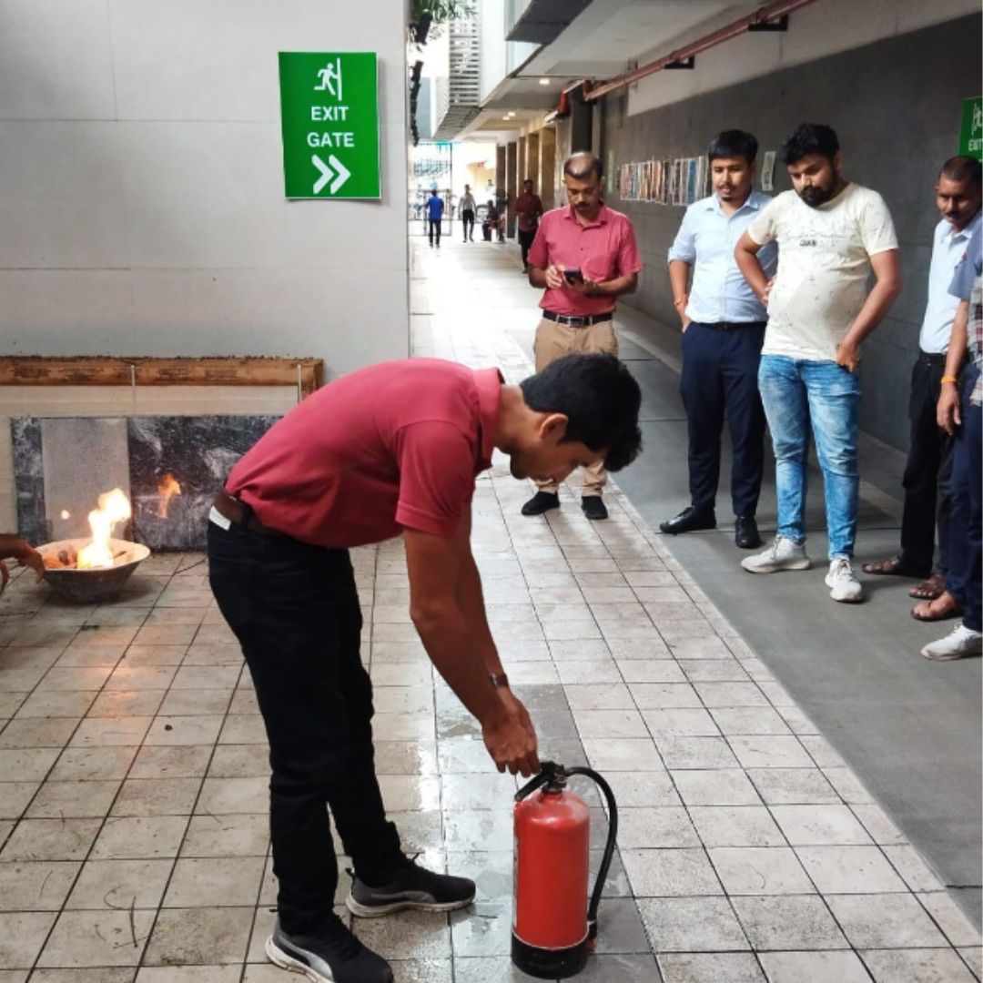 Kolkata Hindi News Online coverage of the Bhawanipur College organizes First Aid & Fire Safety Workshop for its staff.